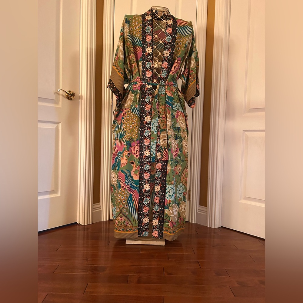 beautiful kimono, one size new - Picture 3 of 12